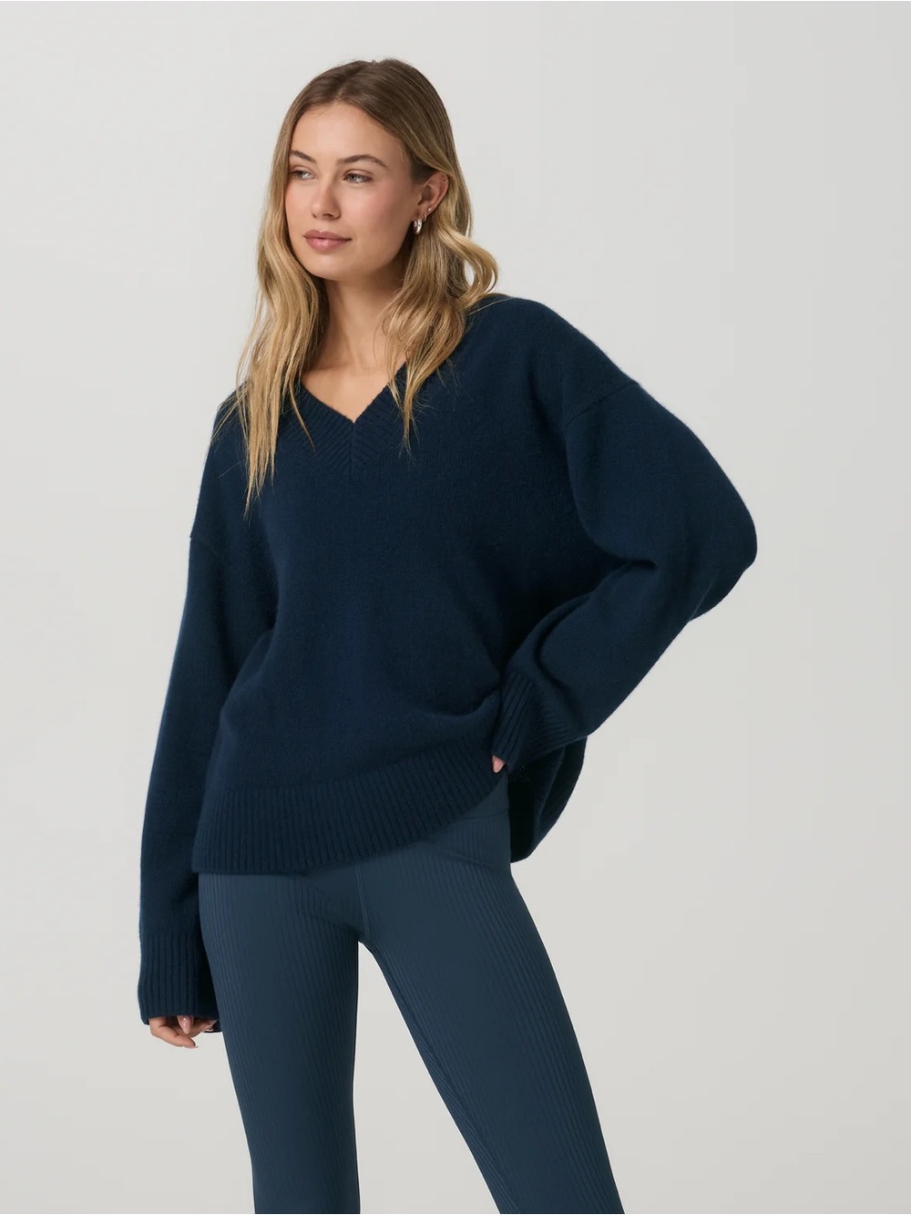NEW Vuori Émilie Cashmere Oversized V-Neck Sweater in Ocean Blue